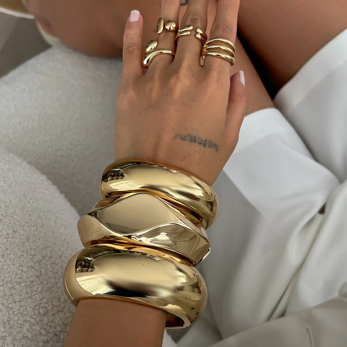 Statement Cutout Geometry Bangle Spring Clasp Open Cuff Ins Niche Unique Design Faceted Metal Wristband for Women