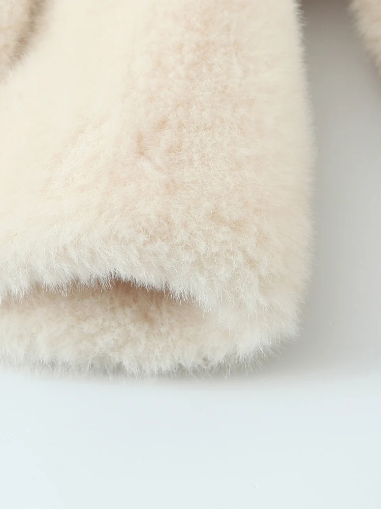 النمط الأوروبي والأمريكي 2025 الخريف والشتاء منتجات جديدة سترة معطف نسائية عصرية فضفاضة بتأثير الفرو الصناعي