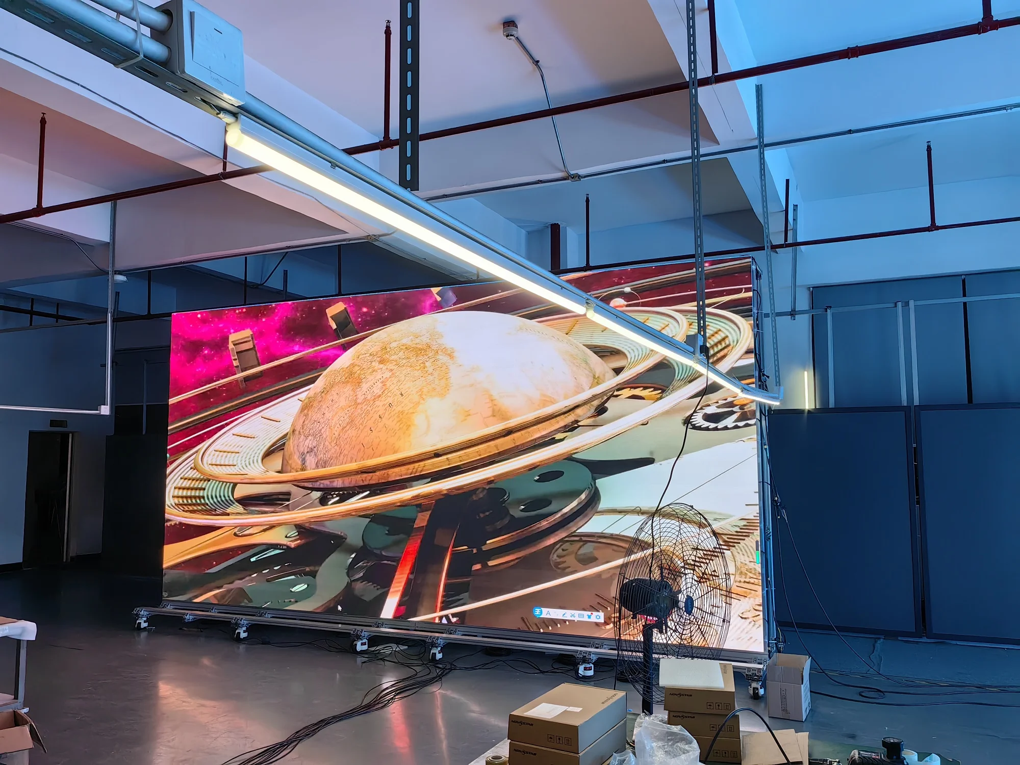 Curved Indoor LED Rental Concert Stage Movable Backdrop P2.5 High Brightness Video Wall for Shopping Mall