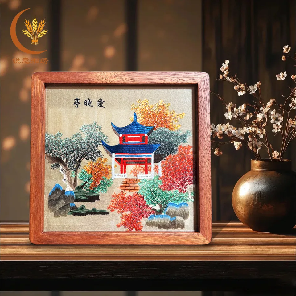 Hunan embroidery pure handmade embroidery gifts ornaments handicrafts Chinese style Hunan characteristic home jewelry raw