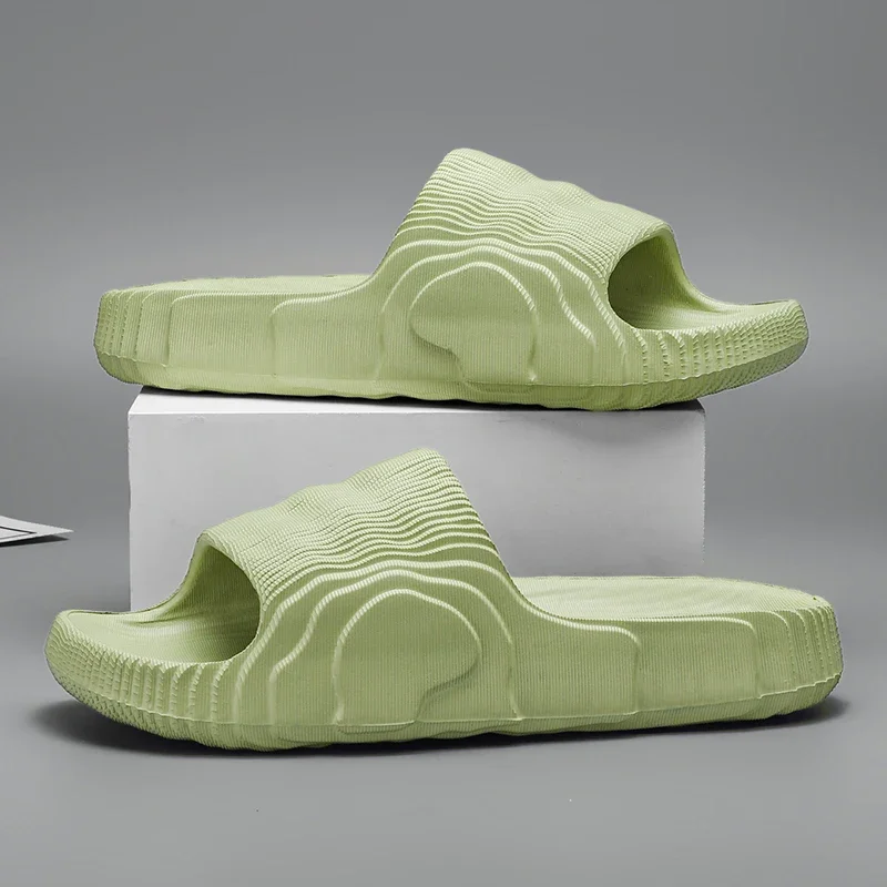 شبشب منزل رجل أحذية الصيف الرجال الصنادل الصيفية الرجالية الأصلية شبشب رجالي رجل فاخر 2025 أحذية الذكور أحذية رياضية سحابة