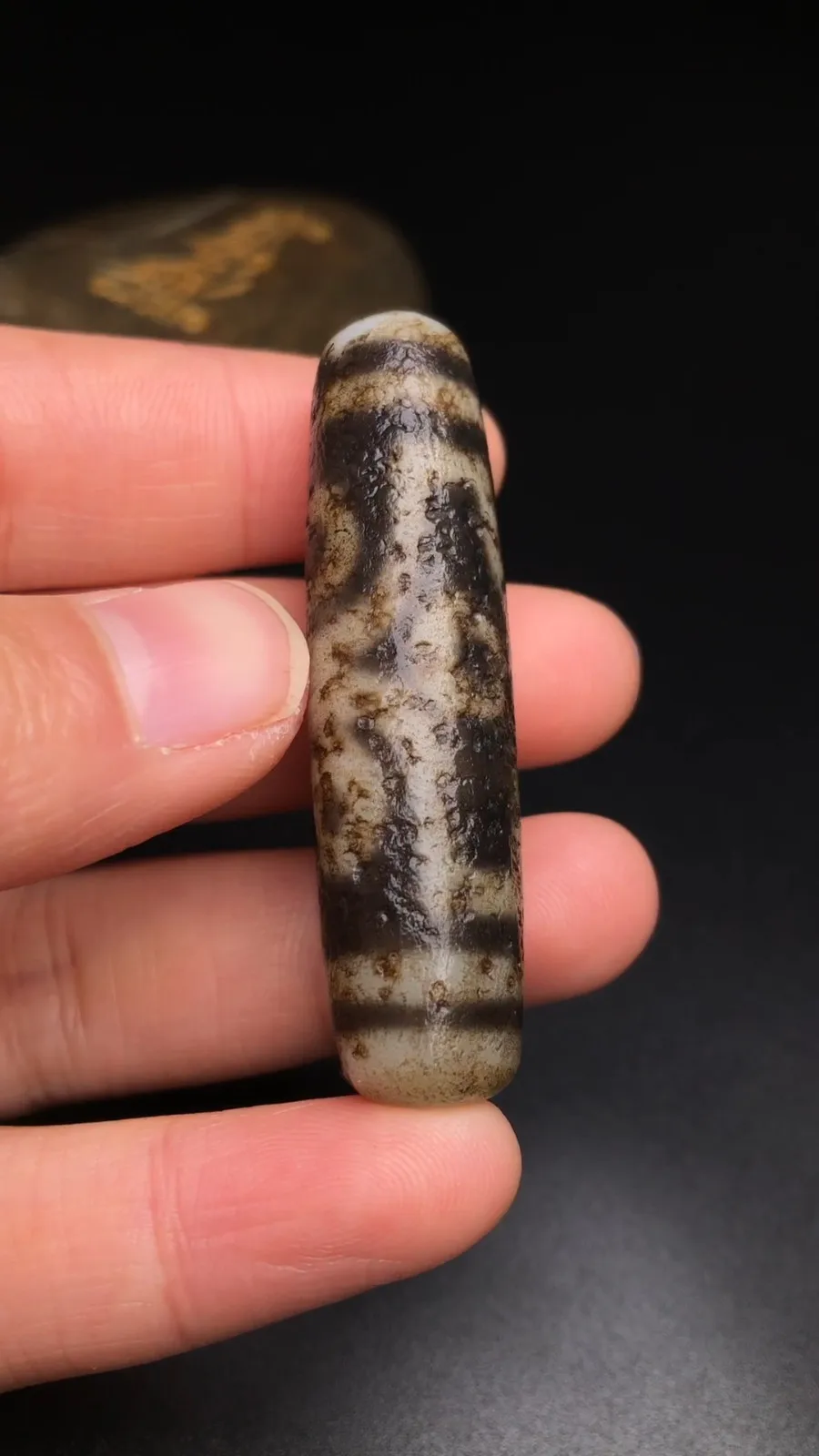 Rare Tibetan Buddhism Agate 6 Eyes Totem Dzi Bead Amulet Necklace Pendant G236