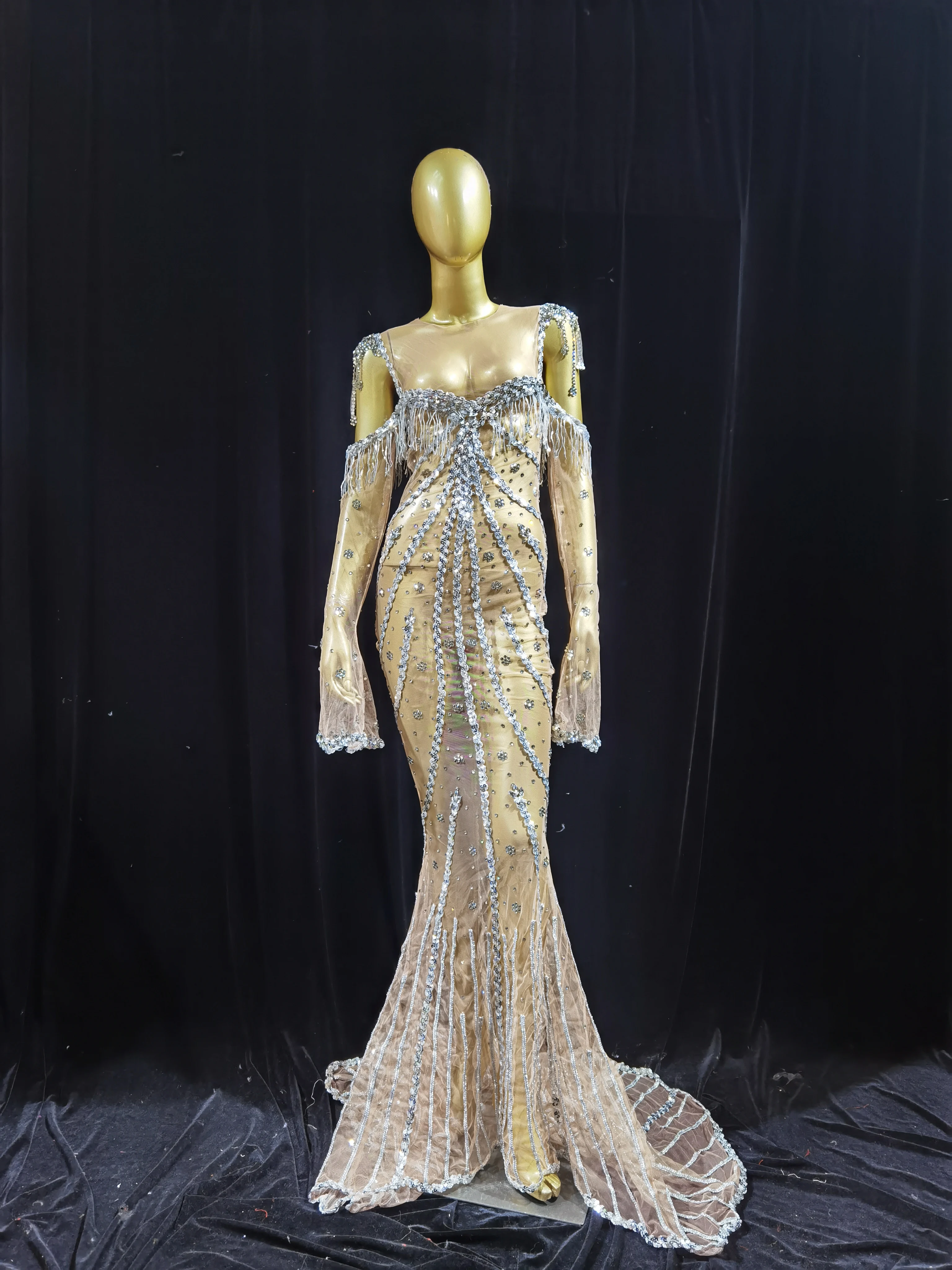 

Performance clothing, nightclubs, bars, women's sequins, long sleeved buttocks, slim fitting dresses, model runway show