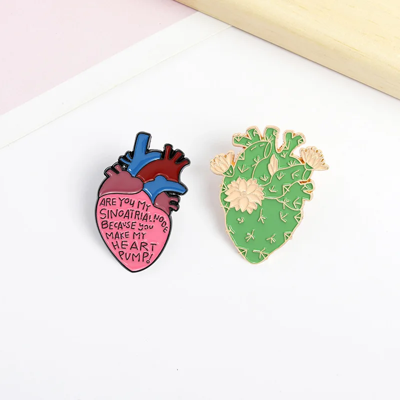 Broche de protección de arcoíris, corazón de océano, corazón roto, accesorios de corazón de amor, broche para mochila, insignia, alfileres de solapa, broche de corazón, calavera