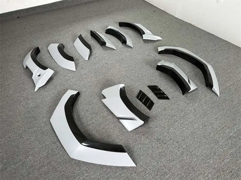1016 Style Carbon Fiber Fender Flares Wheel Trim Kits Black Polished Finish for URUS S Performante 2022-2024
