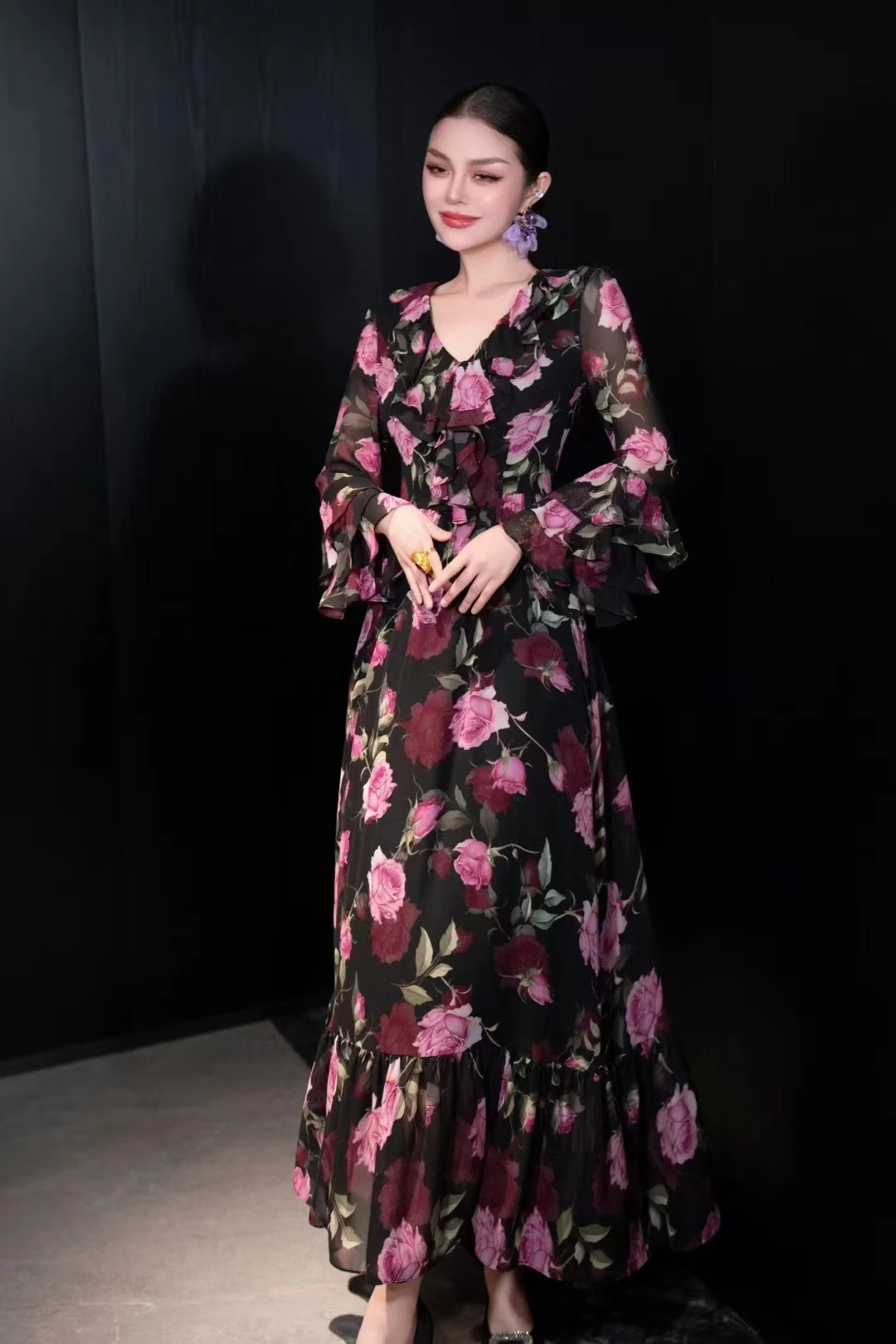 الربيع والصيف جديد الخامس الرقبة تقسم تكدرت نسيج الشيفون الطباعة مع رومانسية النمط الفرنسي الطبقات الأصفاد المرأة فستان طويل #2