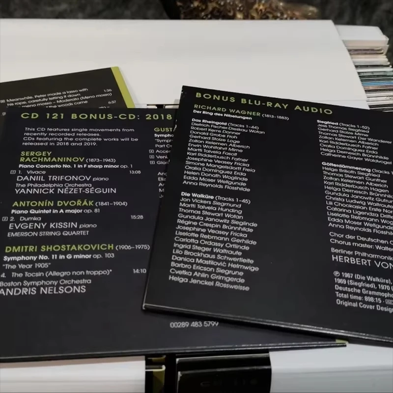 BD Blu-ray Disc DG120 Anniversary Commemorative Set: 121 płyt CD z muzyką klasyczną + 1 Blu-ray Disc w pudełku upominkowym