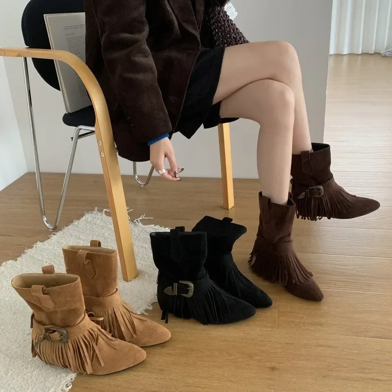 

Женские винтажные ботильоны из натуральной коровьей замши, современные ботинки с пряжкой и ремешком и кисточками, мотоциклетная обувь на скрытом каблуке