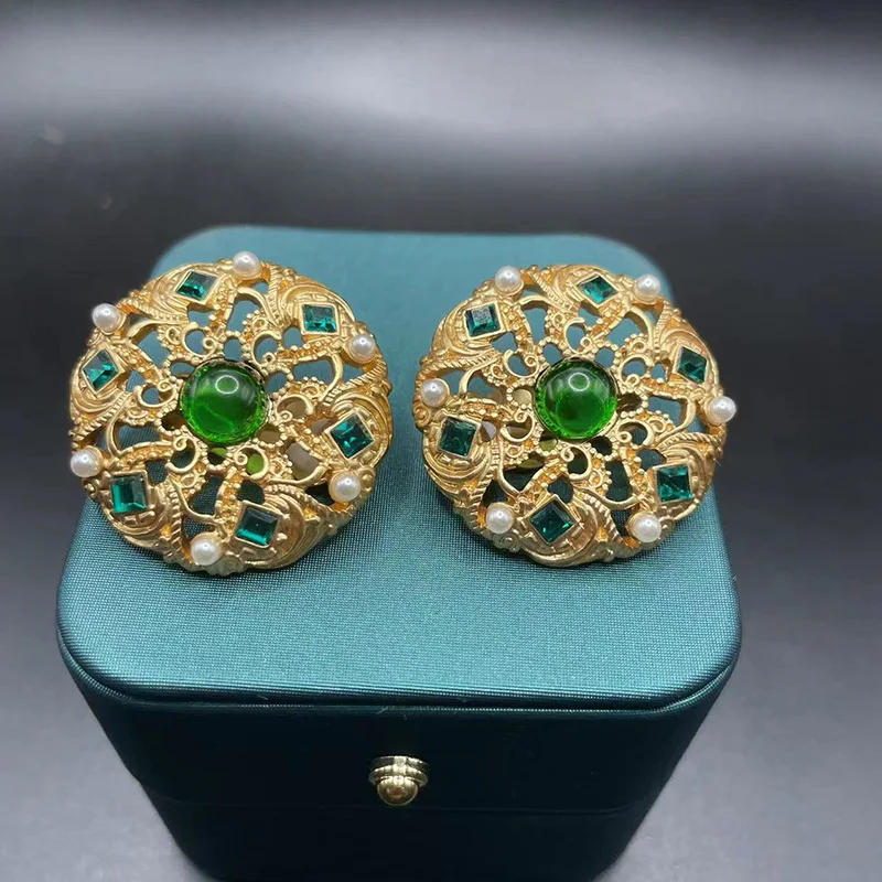 

Medieval Hollow Design Emerald Glass Hong Kong Style Oil Painting Design Non-pierced Ear Clip Earrings for Women