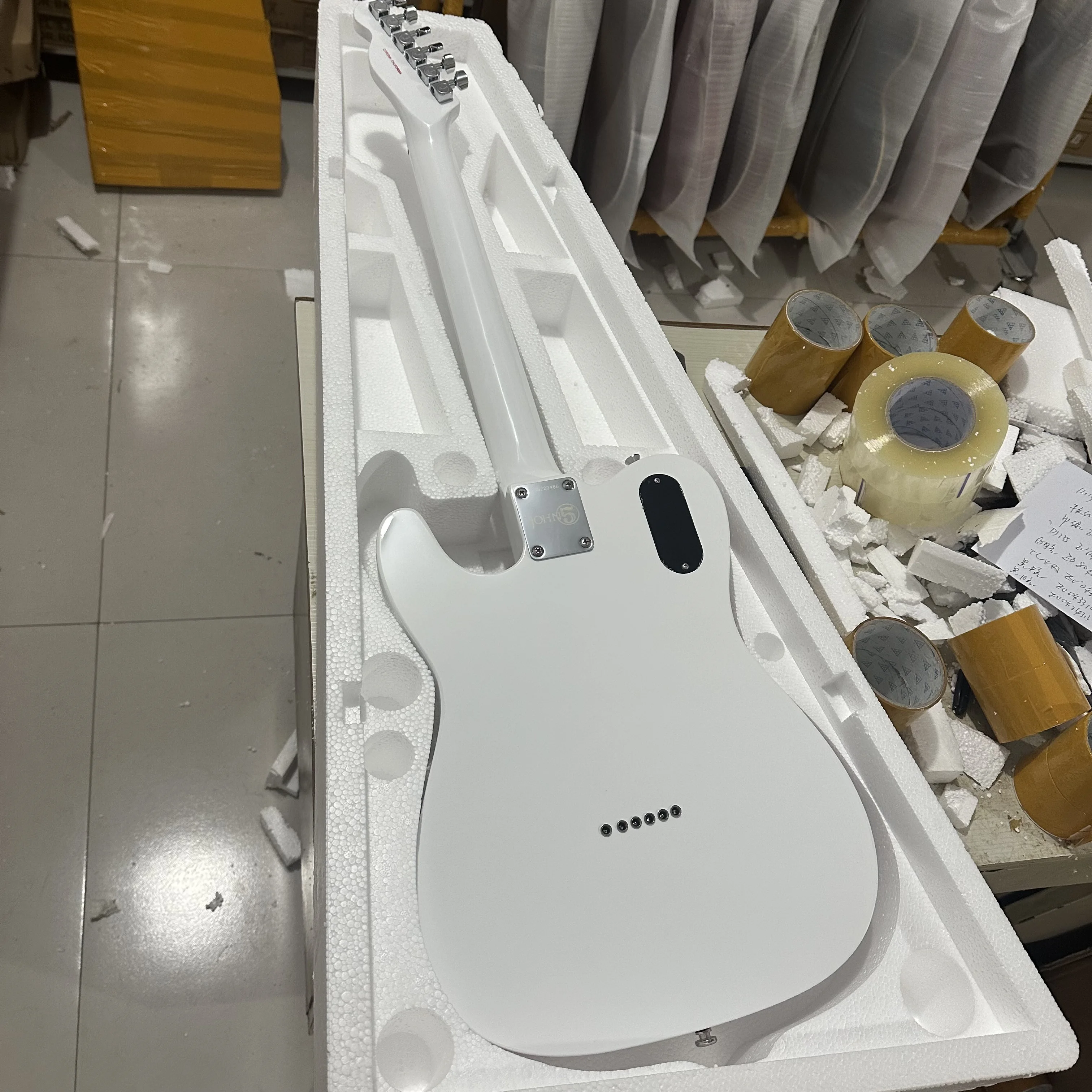 Benutzerdefinierte TL John 5 Signature Ghost E-Gitarre, weiße H-H-Tonabnehmer, roter Knopf, kostenloser Versand