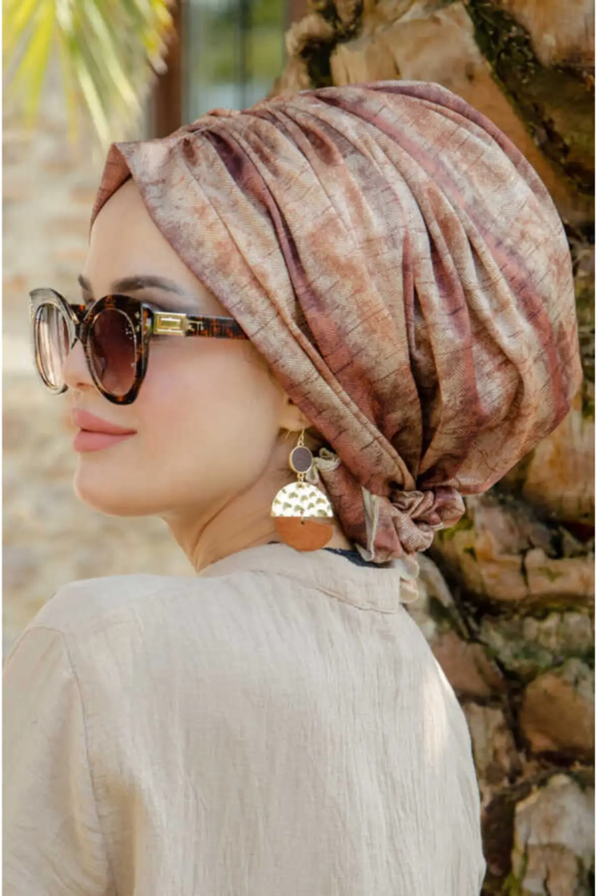 Frauen Tan Graustufen Buckled Knochen