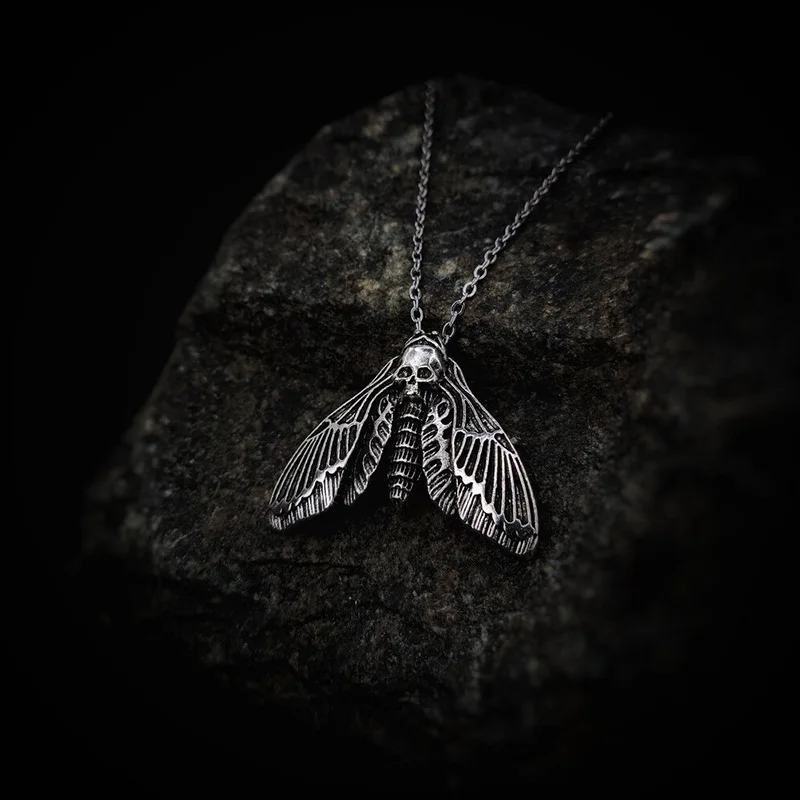 Retro Gothic Moth Skull Insect Pendant Necklace Women's Fashion Alternative Trendy Jewelry