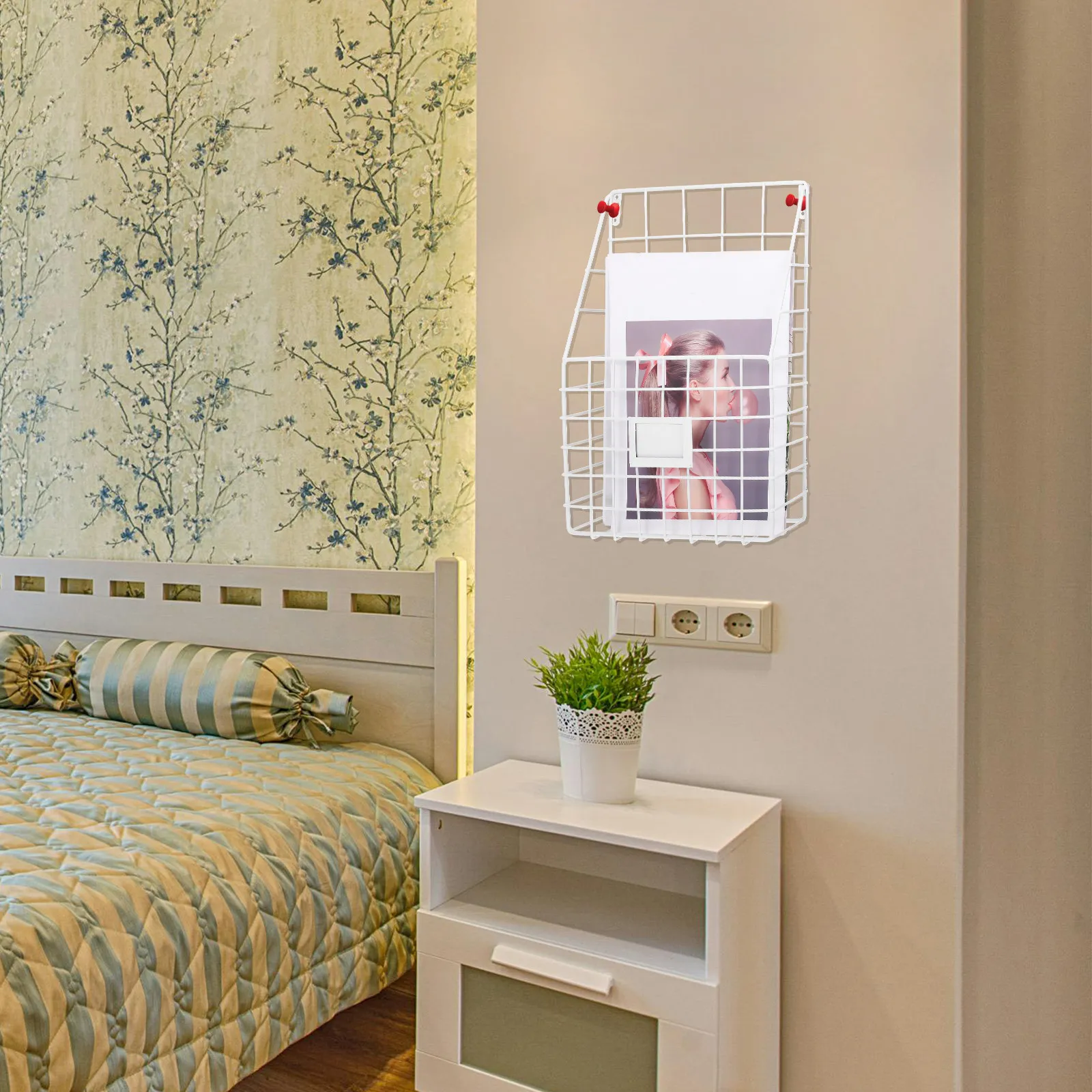 Hanging Wall Magazine Holder Iron Wall Mounted Book Organizer for Office Home School Decorative Newspaper Rack Storage Baskets