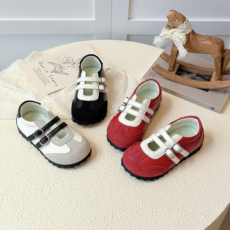 

Детская обувь на плоской подошве. Весенне-осенняя модная дышащая спортивная обувь. Повседневная удобная трендовая спортивная обувь для девочек на мягкой подошве.