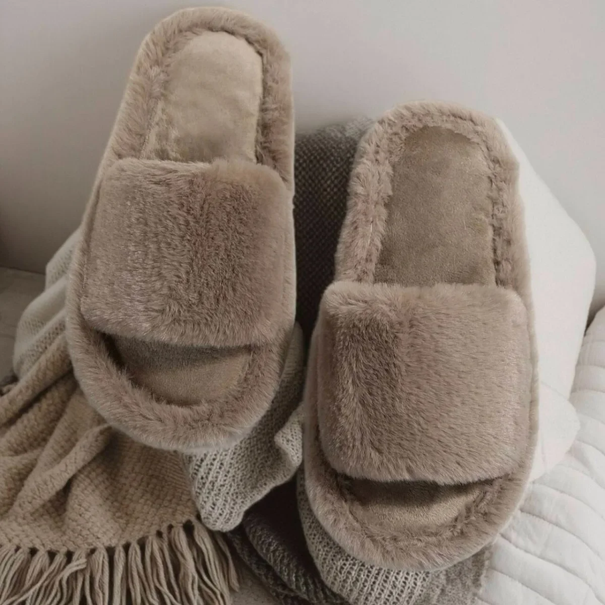 2026 Winter Women Short Plush Home Slippers Lightweight Non Slip Indoor Slippers Woman Soft Sole House Cotton Shoes Flip Flops - view 2