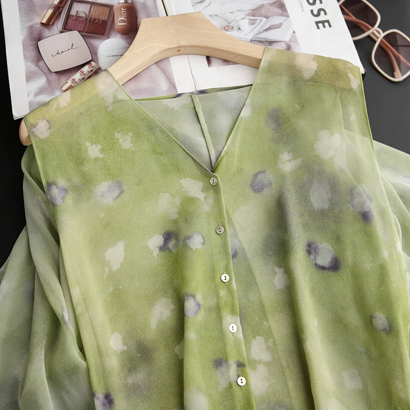 

Mona Garden Gentle Drifting Soft Silk Shirt Women's V-neck Long Sleeve Floral Print Painted Green Color Commute Style Top