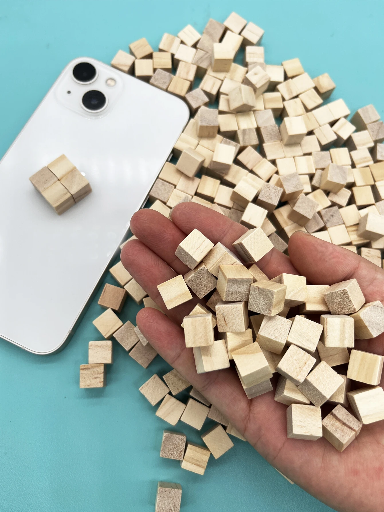 50/100/400 Stück unvollendete leere Mini-DIY-Holzquadratblöcke, 1 cm, massive Würfel aus Holz für Holzarbeiten, Basteln, Puzzle-Herstellungsmaterial ﻿ ﻿ – Detail 3