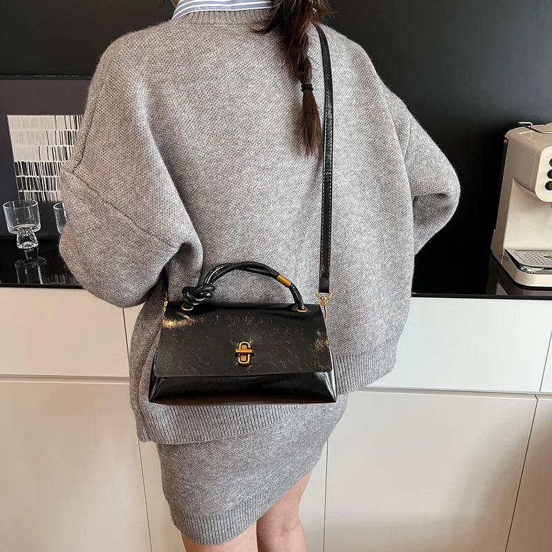 

Paris minimalist design women's chain strap crossbody bag, high-quality fashionable handbag, elegant women's shoulder bag