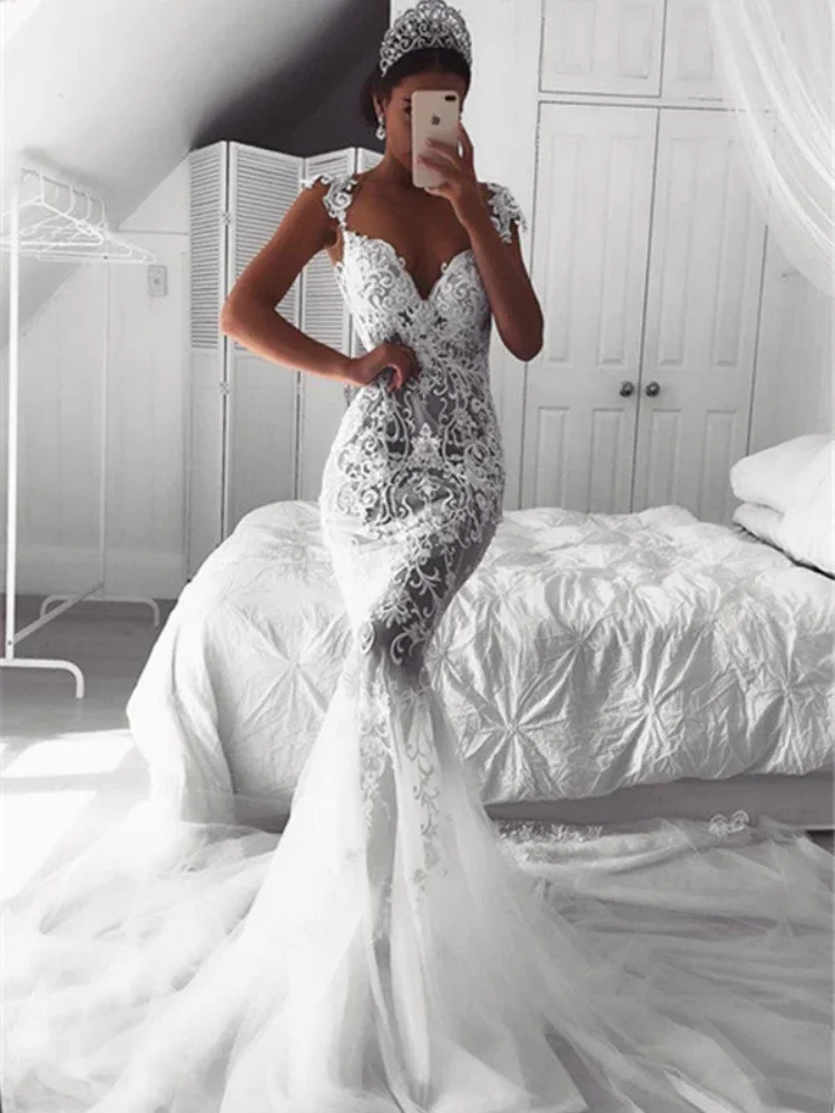 

Custom 2025 Elegant Long Tail Fish Skirt Wedding Dress V-neck Back Head Design Button Decoration Suitable for Wedding