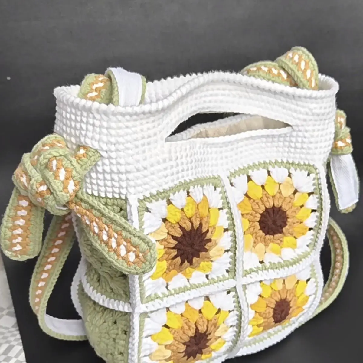 Crochet pure handmade yarn weaving finished product handmade sunflower bag inner crossbody bag finished product single shoulder