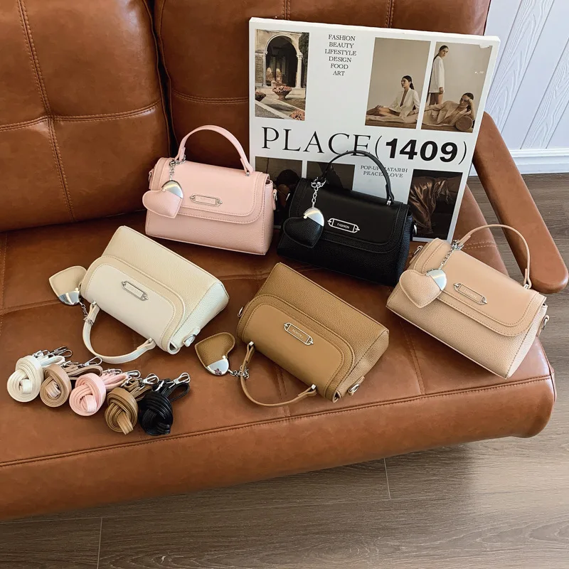 

Модная маленькая квадратная сумка через плечо, новинка 2023 года для женщин, легкая винтажная сумка через плечо, повседневная универсальная сумка для ежедневного использования