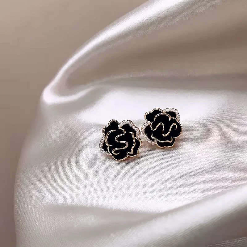 2023 New Classic Black Camellia Flower Stud Earrings Sweet Pearl Rose Flowers Earring for Women Korean Elegant Jewelry Gifts