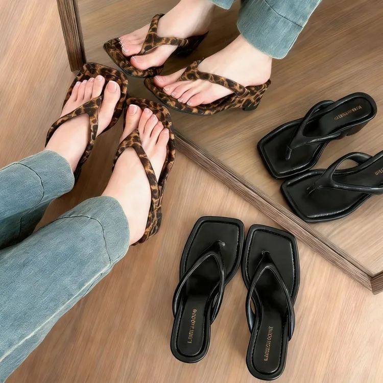 

Women's Square Toe Thong Sandals Leopard Print Block Heel Flip Flops Summer Beach Slides Non-Slip Heeled Slippers for Ladies