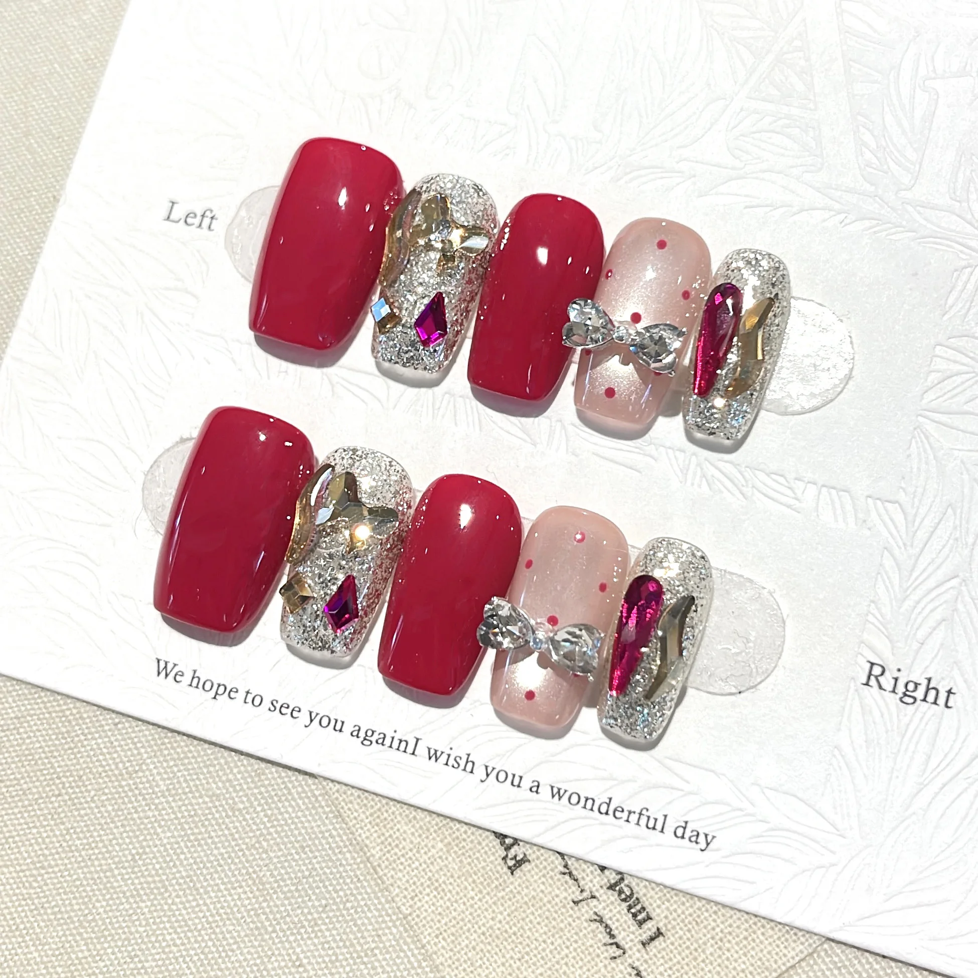 10個入り、手作りの赤いネイルチップ。リボンとラインストーン - Nail Art Red のレビューと価格
