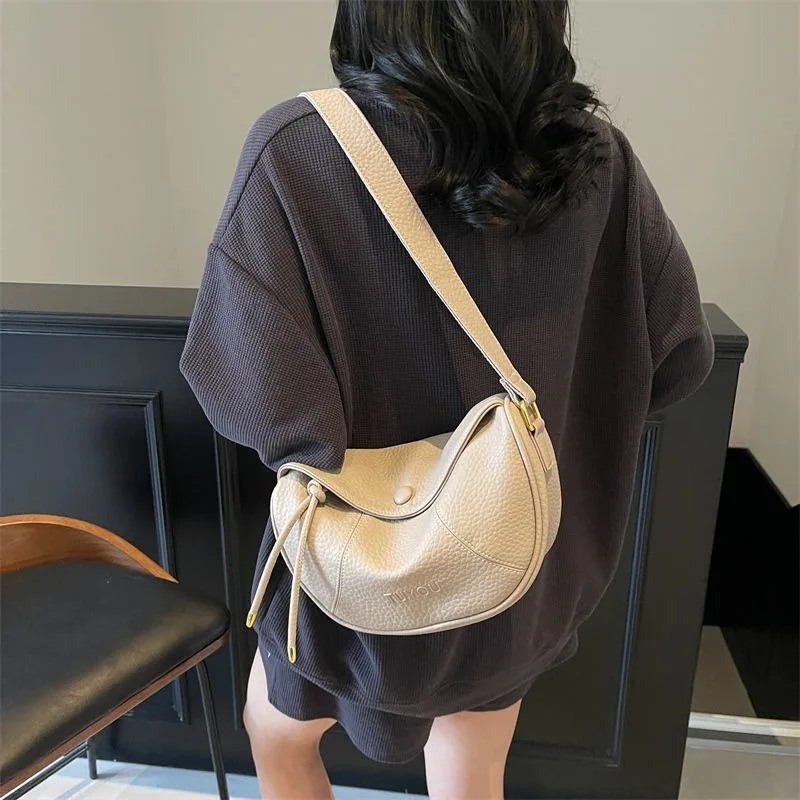 Premium Sense Large Capacity Soft Leather Bag Women's New Fashion Shoulder Messenger Bag Beautiful Commuter Dumpling  Handbags