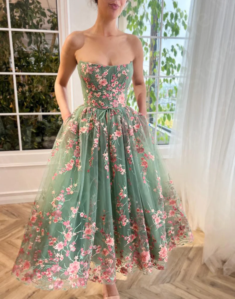 Customized 2025 New Sage Prom Dresses Short Wedding Party Dresses Lace Strapless Evening Gowns Mid Calf Length Contrast Color