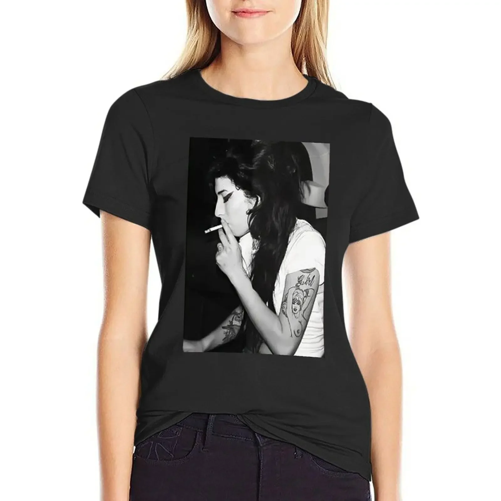 

Cute Amy Smoking Poster T-Shirt funnys Female clothing animal prinfor fashion woman blouse 2025