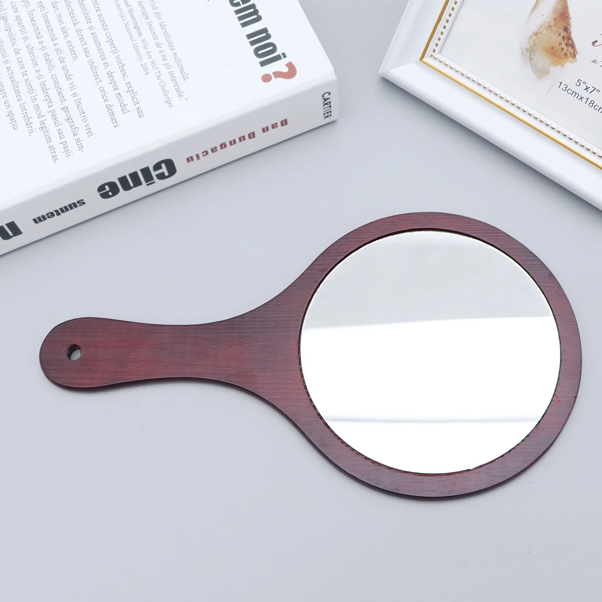 قطعة واحدة من مرآة المكياج المحمولة الفاخرة مع إطار خشبي، مرآة محمولة باليد، زجاج شفاف كبير للنساء للاستخدام اليومي #1