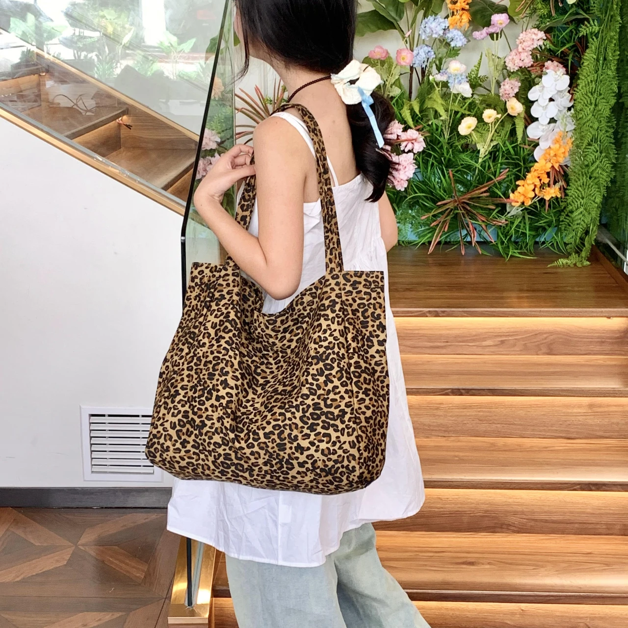 Large capacity leopard canvas bag, fashion trend practical, multi-functional niche shoulder bag