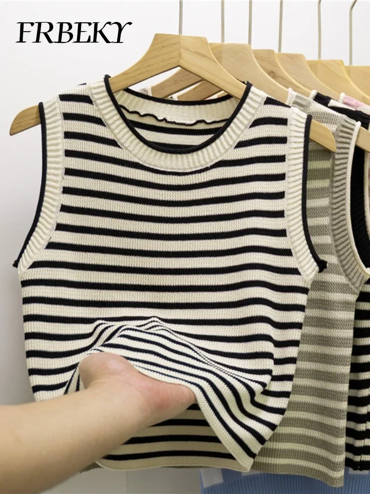 Fashion Striped Knit Sleeveless Women\'s Vest Short Inner Sweater Vest Sleeveless Knitted T-Shirts Crop Tops Korean Pullover