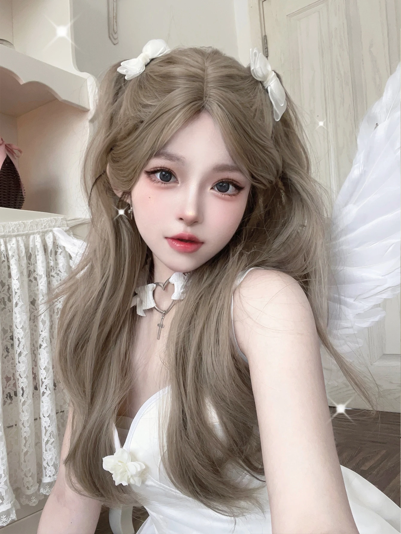 26Inch Grey Brown Color Synthetic Wigs Middle Part Long Natural Wavy Hair Wig For Women Daily Use Cosplay Party Heat Resistant