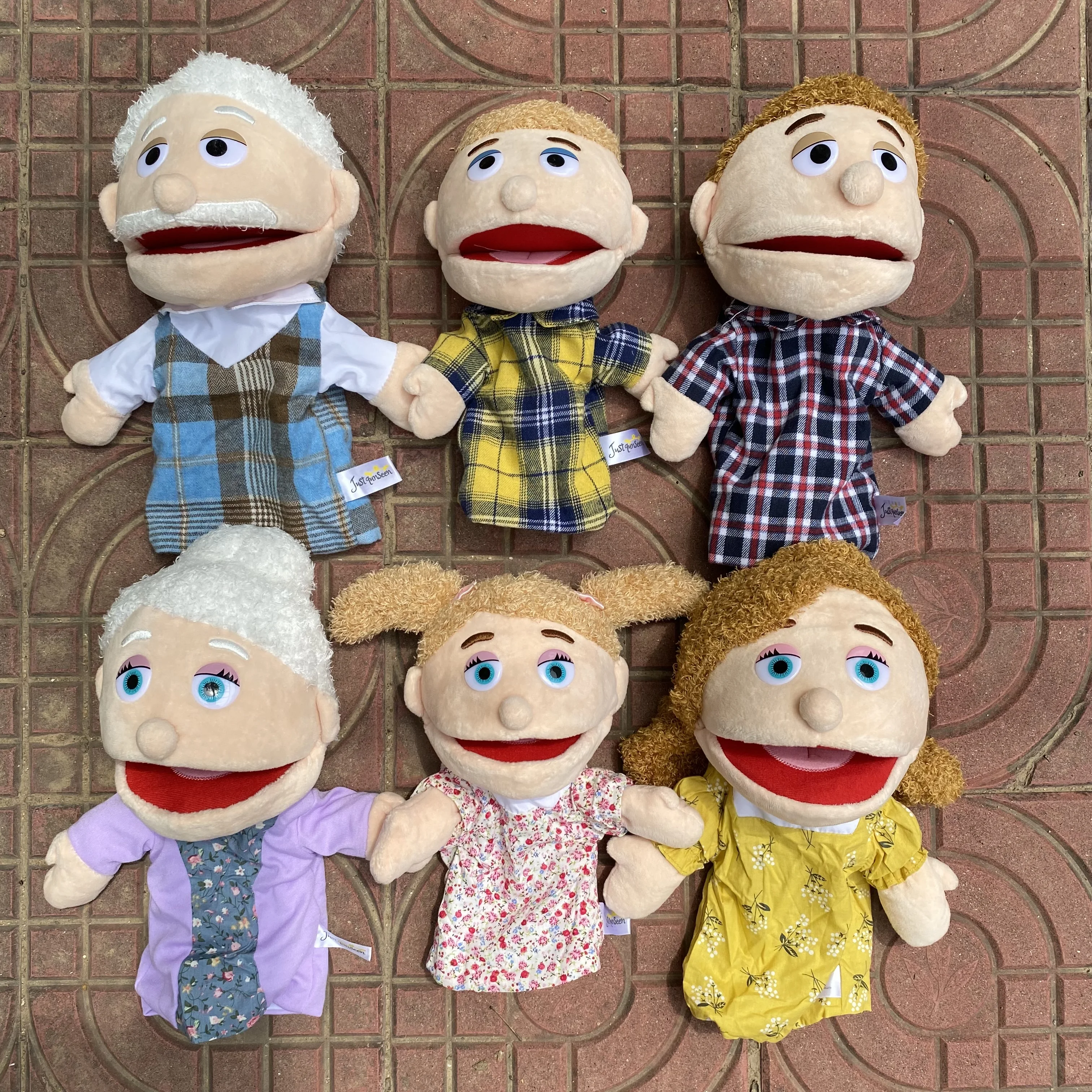 25-30cm Family Member Hand Puppet Soft Doll Stuffed Figurine Kindergarten Educational Talking Stories Kids Baby Birthday Gifts