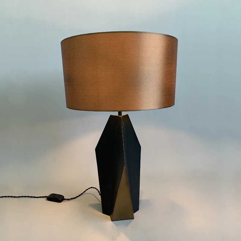 Italian simple and creative light luxury all-copper living room American desk lamp, designer model room study bedroom desk lamp