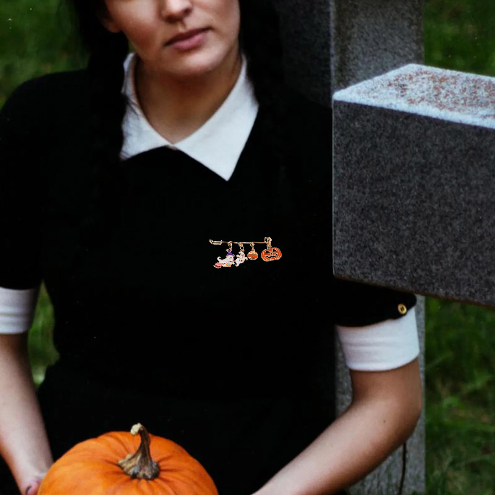 2Pcs Pumpkin Brooch Pin Halloween Enamel Brooches Cute Skull Design Alloy Brooch for Sweater Hat Bag Halloween Party Decoration