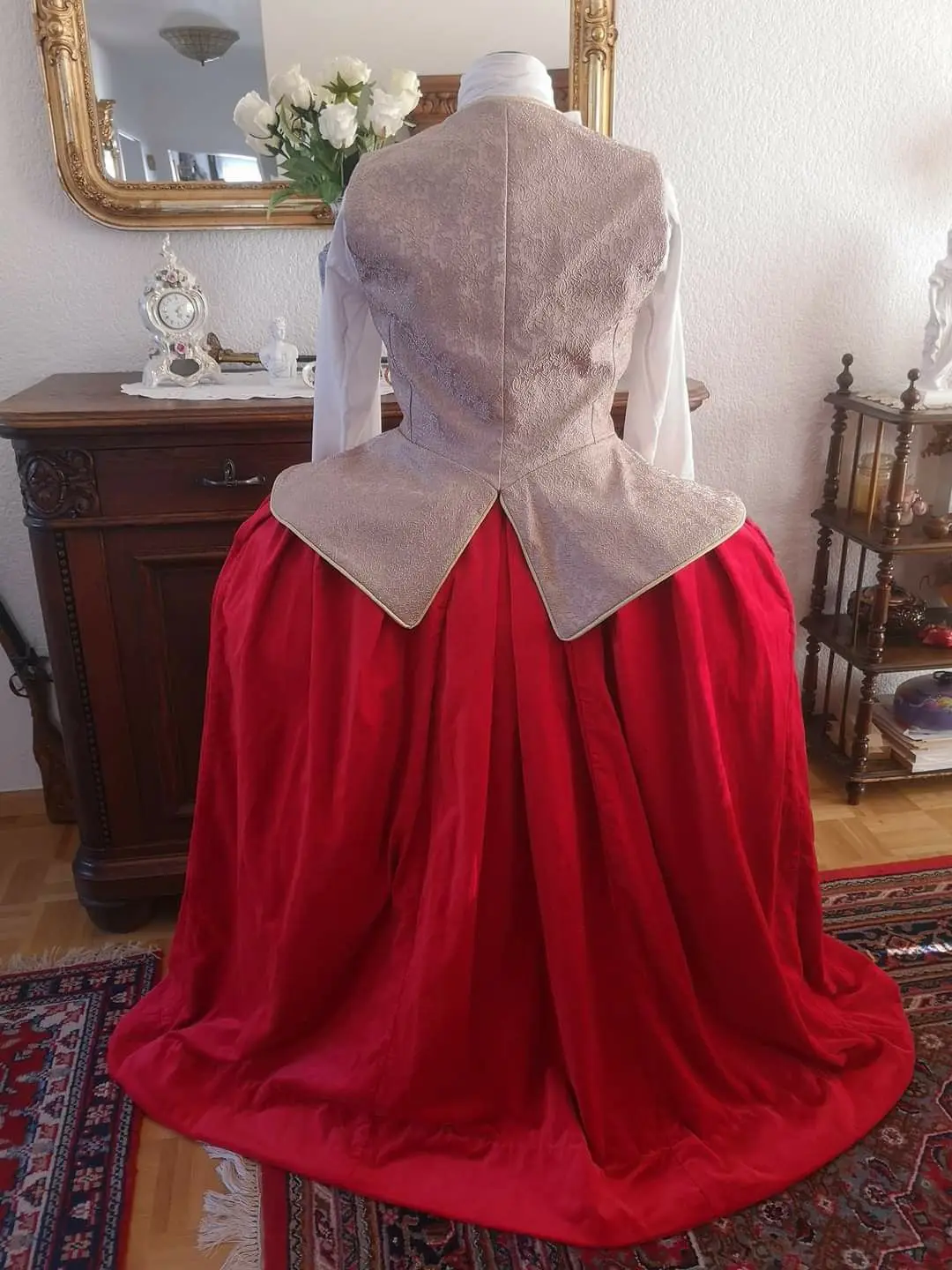 زي تنكري أحمر أوتلاندر مصنوع حسب الطلب لعام 1770 زي عادة ركوب الخيل بدلة جورجية تاريخية زي موحد للمرتفعات