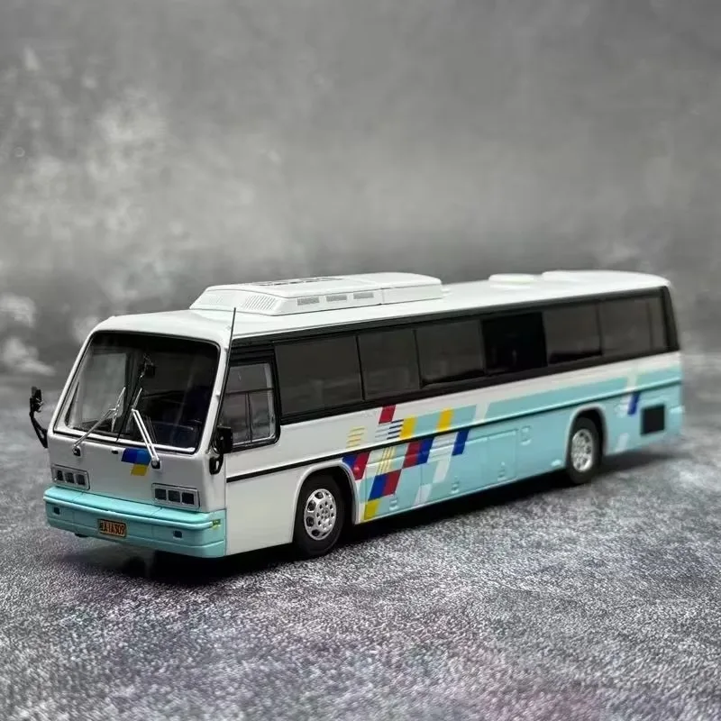 In Stock Periphery Car Shadow Photography 1:64 Guilin Daewoo BH115H Luxury Tourist Bus Alloy Model Simulated Bus Collection Gift
