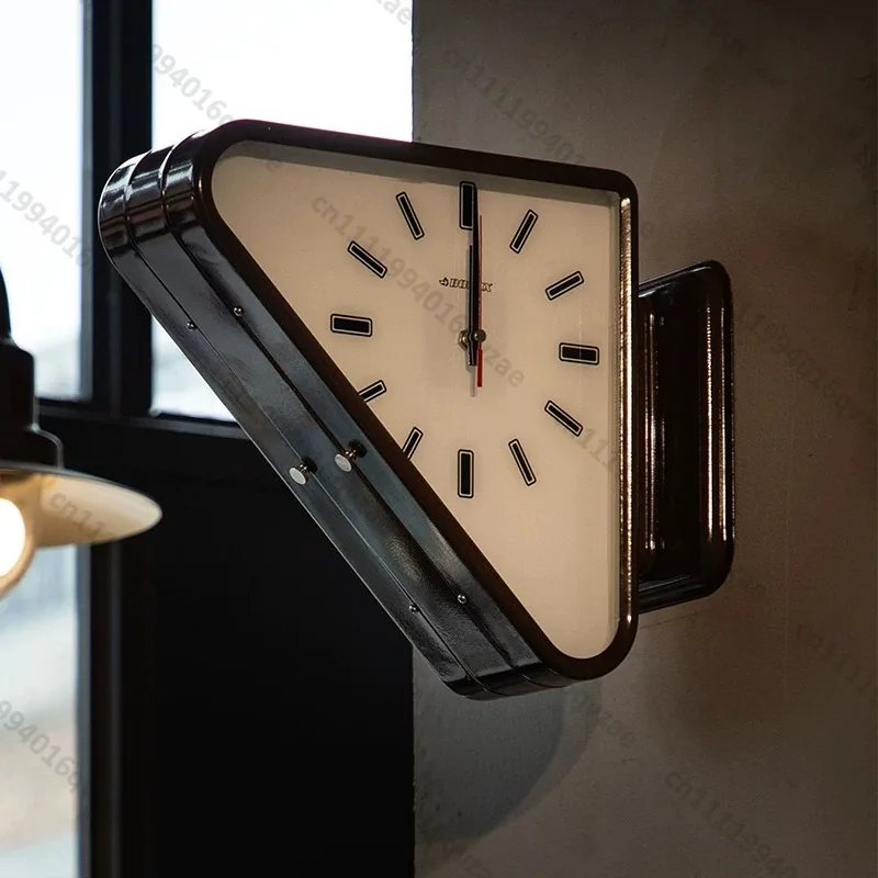 

Metal Triangle Wall Clock Wall Wall Hanging Double Sided Clock Decoration for Cafe Bar