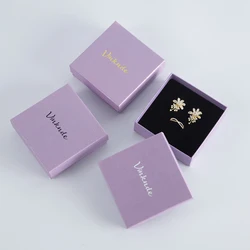 Cajas de cartón con logotipo personalizado para joyería, embalaje decorativo para collar, pendientes, colgantes, pulseras, anillos, caja de regalo de boda, 50 piezas