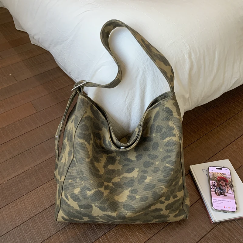 

camouflage Canvas Shoulder Bag For Women Large Capacity Casual Bag adjustable Strap Handbag And Purse Travel Crossbody Bag