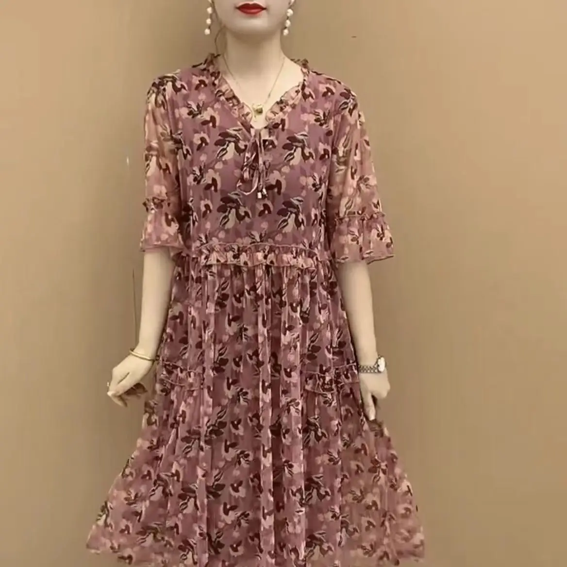 High-end temperamento vestido feminino verão novo estilo de meia-idade mãe reduzindo a idade moda gola de malha floral saia linha a