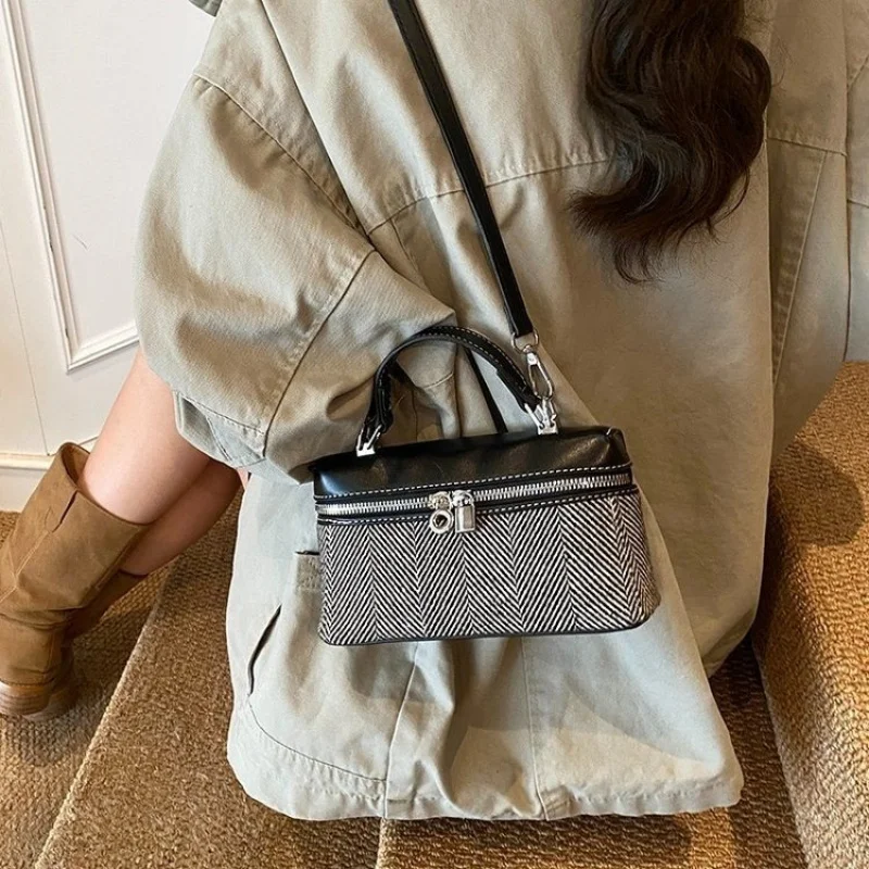 

Women's Handbag Made Of Quality Leather Featuring Elegant Paris Lasting Commuter Chic Look​