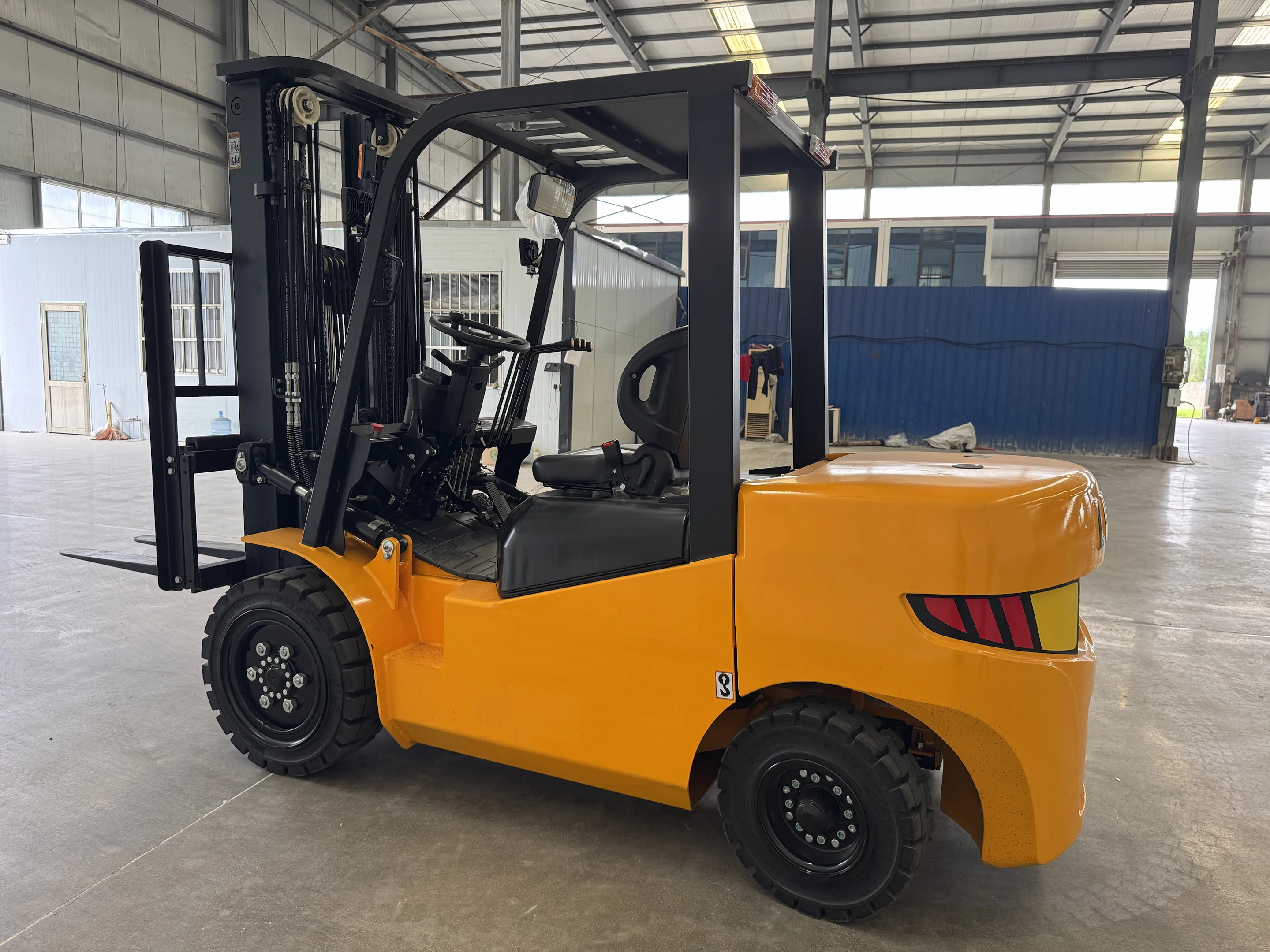 

Small forklift handling equipment for warehouses diesel multifunctional mini forklift with good functionality