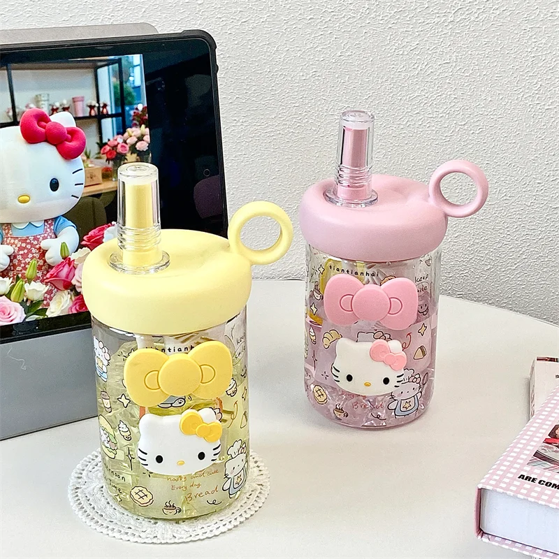 Hello Kitty Plastik-Wasserbecher für Jungen und Mädchen, gutaussehender tragbarer Milchteebecher mit Tee-Separator und Strohhalm.