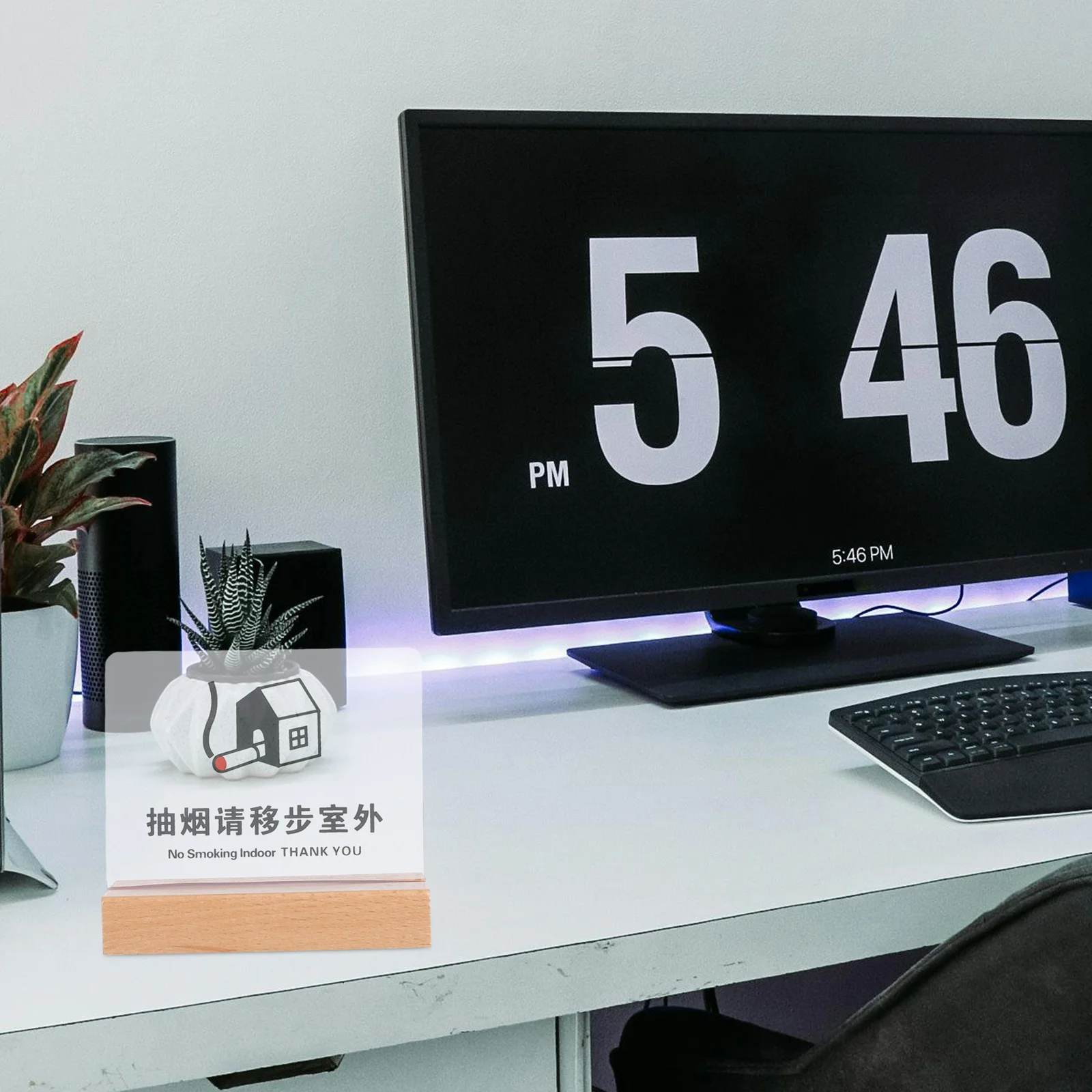 Clear Acrylic No Smoking Table Sign Elegant Design for Hotels Cafes Restaurants Portable Lightweight Durable Scratch-Resistant