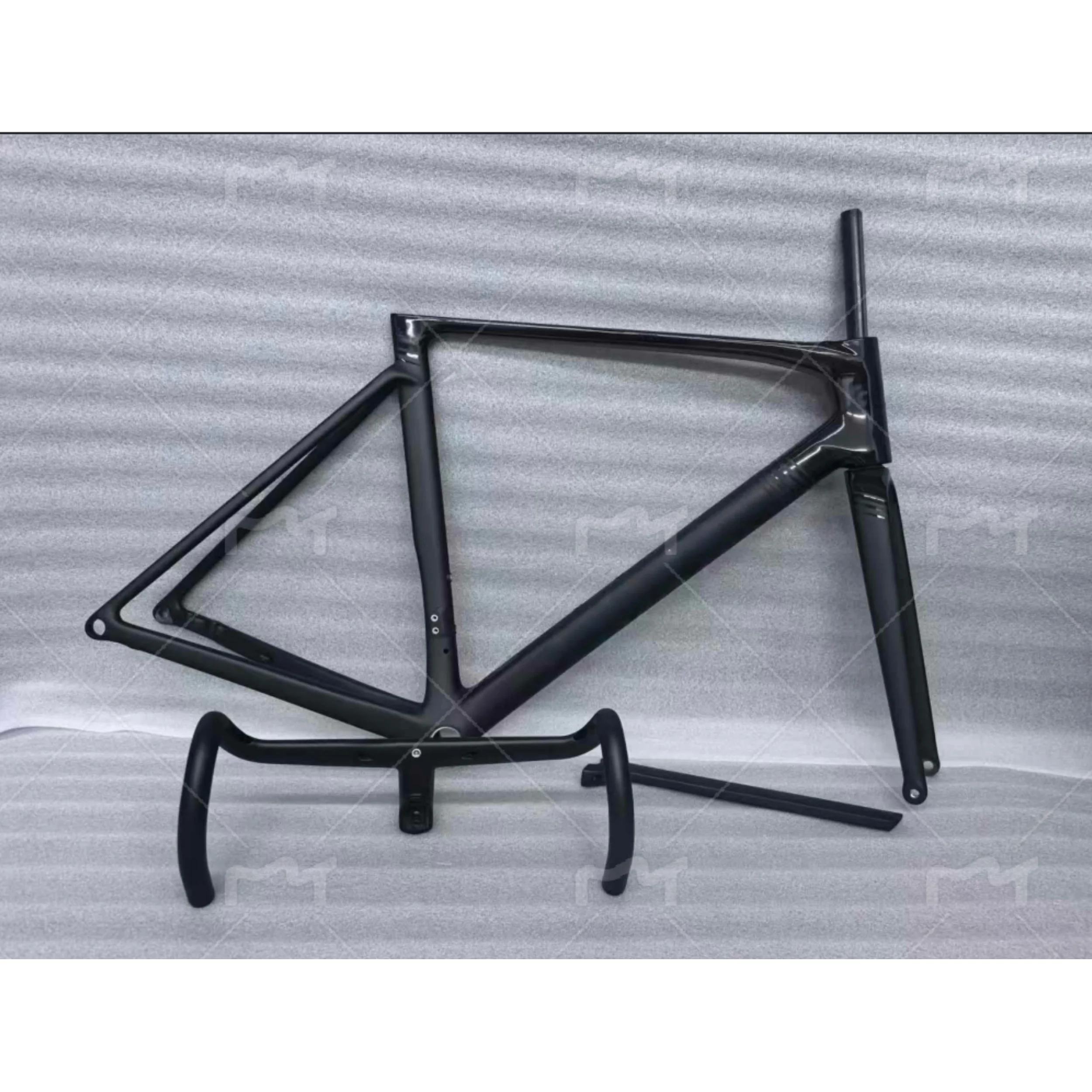 

2025 V5RS Carbon Road Bike Frame Di2 Compatible Lightweight Racing Bicycle Frameset Full Internal Routing DPD Black