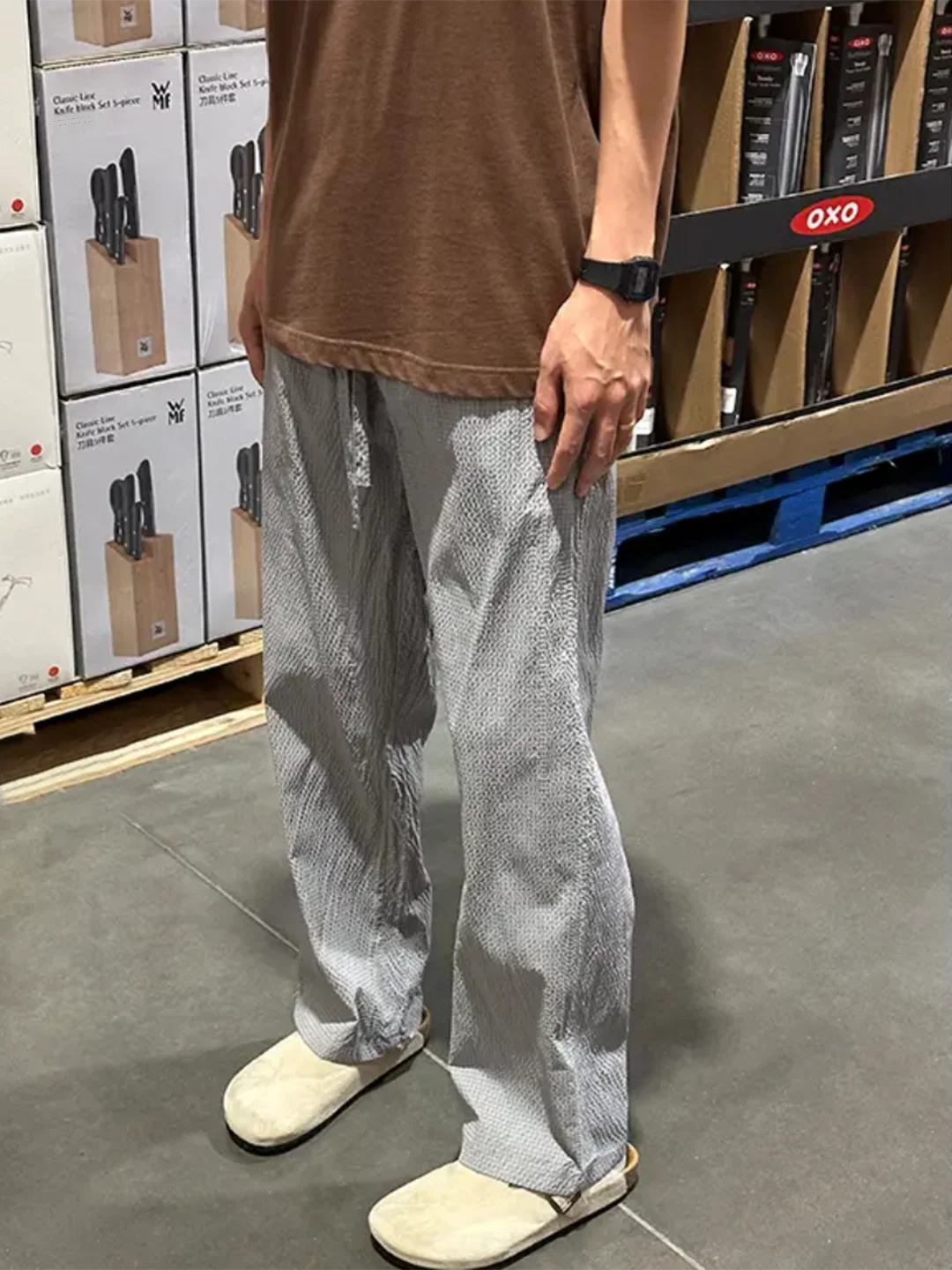 Pantalon en soie glacée pour homme, fin et frais, séchage rapide, coupe droite décontractée, idéal pour le sport et les loisirs, collection été pour jeunes actifs.